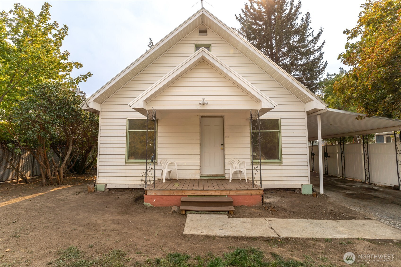800 E Locust Street , Waterville, WA 98858-5838