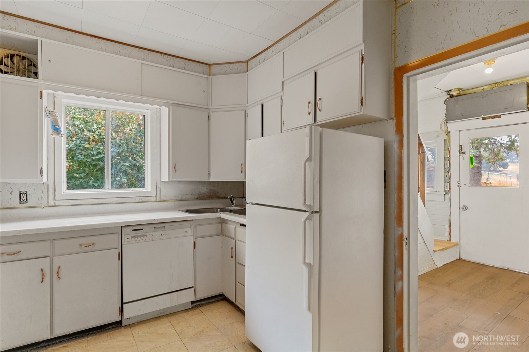 800 E Locust Street , Waterville, WA 98858-5838