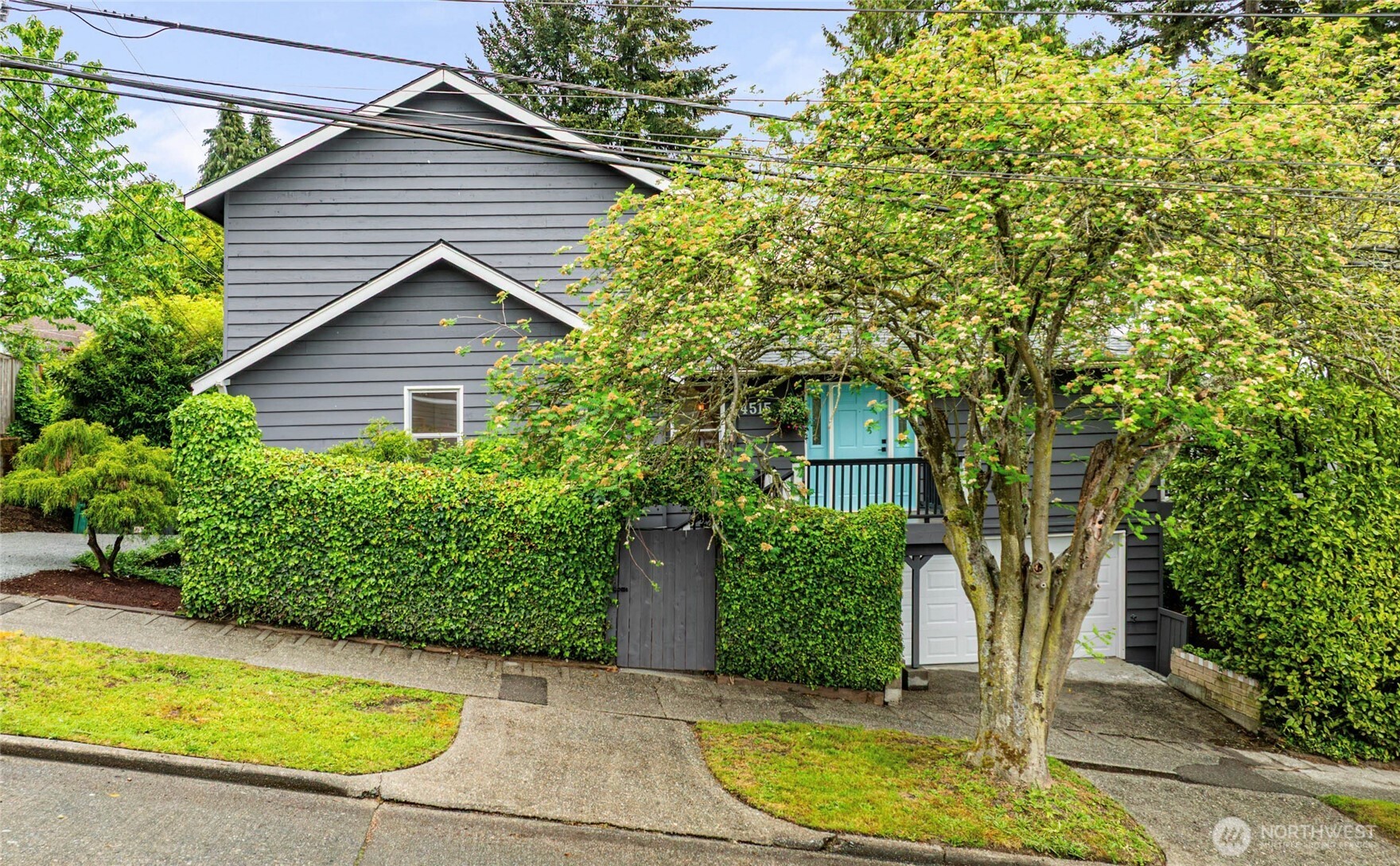 4515 SW Genesee Street , Seattle, WA 98116