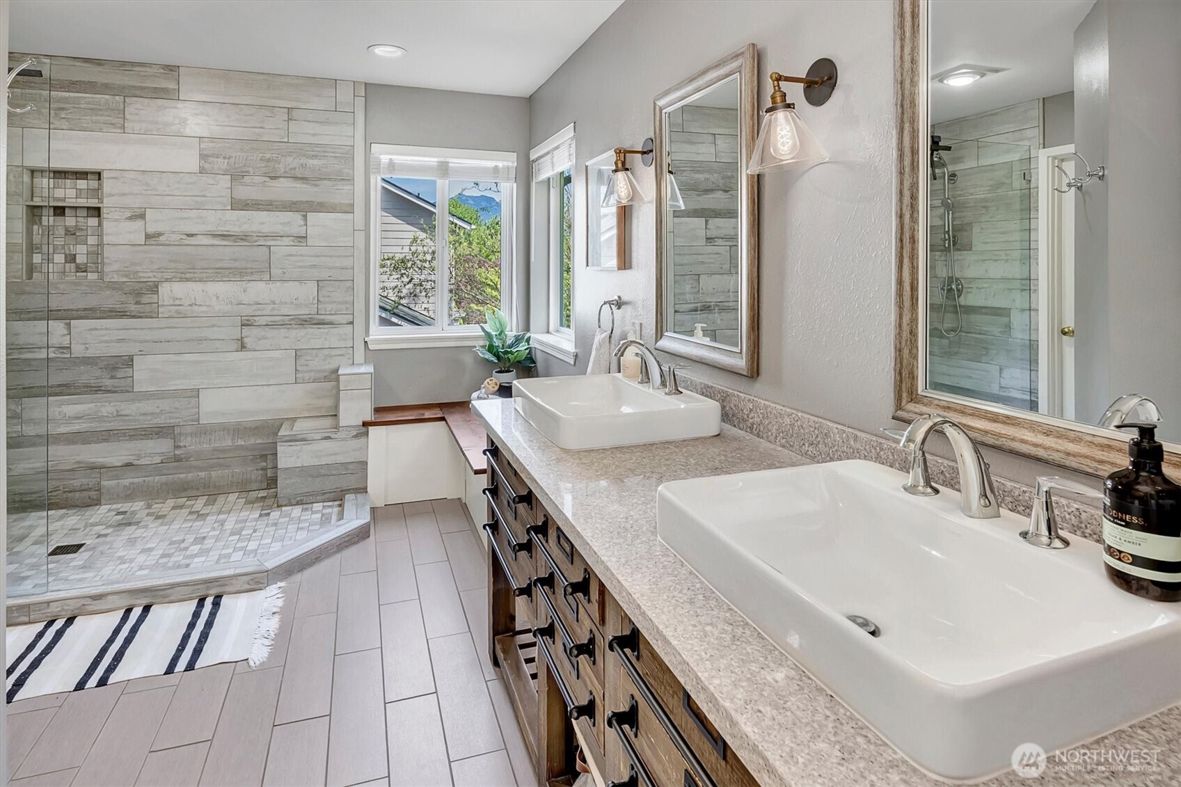 225 SE 10th Circle , North Bend, WA 98045