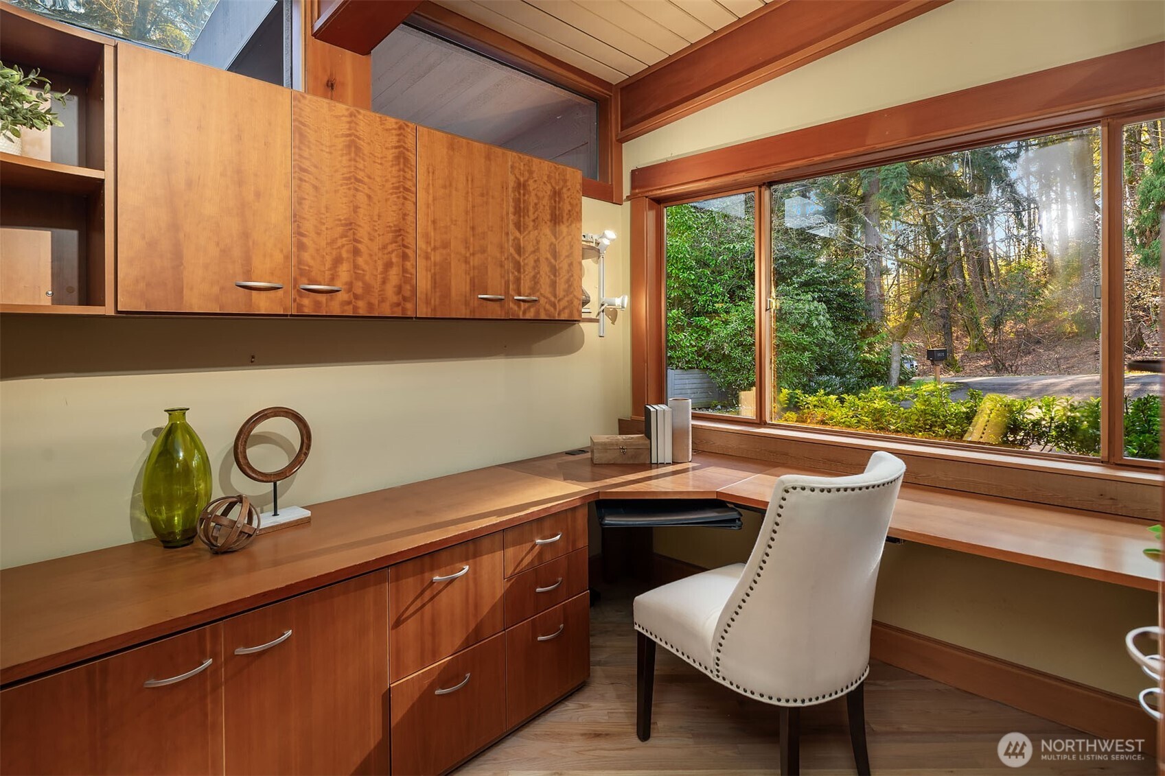 7816 NE 32nd Street , Medina, WA 98039