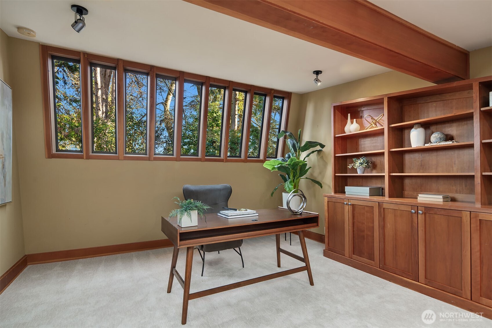 7816 NE 32nd Street , Medina, WA 98039