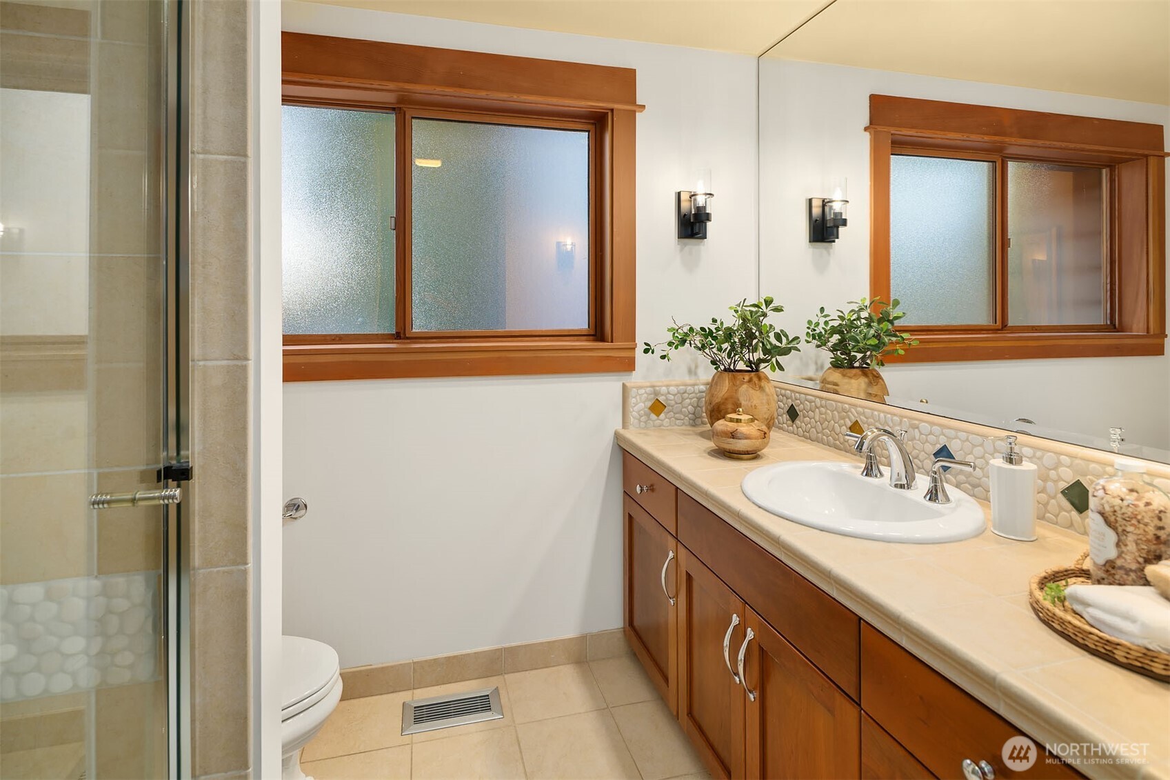 7816 NE 32nd Street , Medina, WA 98039