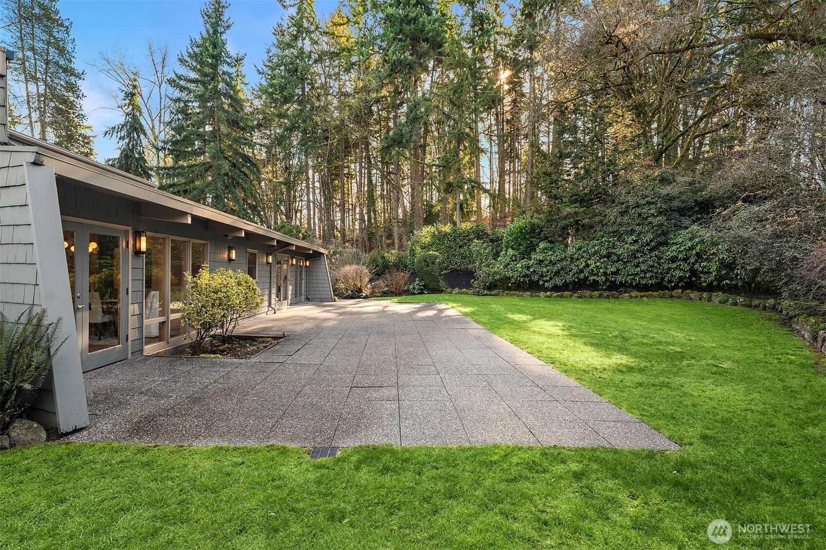 7816 NE 32nd Street , Medina, WA 98039