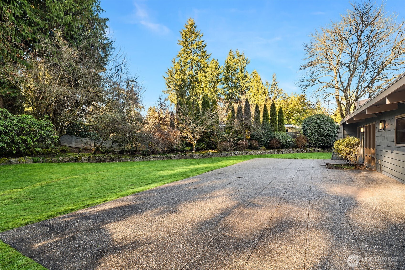 7816 NE 32nd Street , Medina, WA 98039