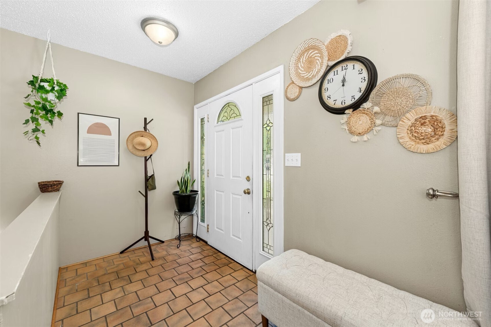 711 Eagle Cliff Rd NE, Bainbridge Island, WA 98110