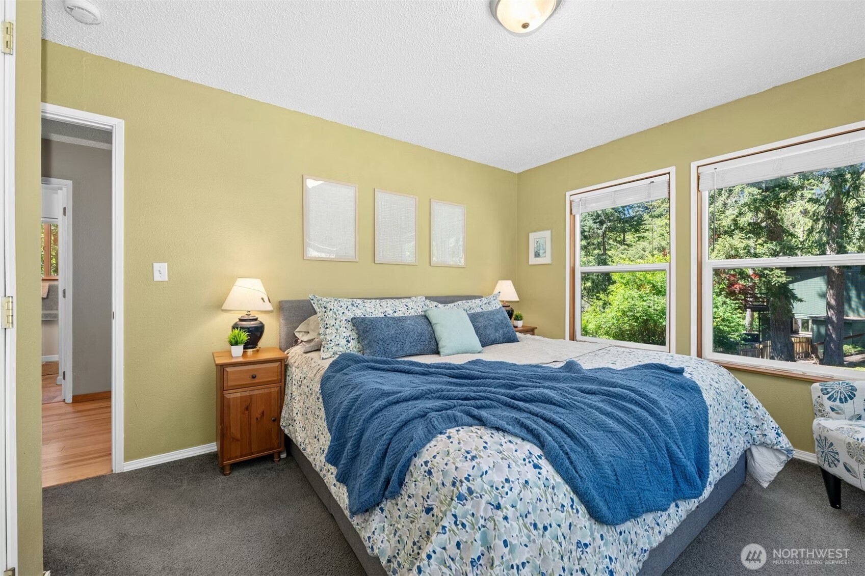 711 Eagle Cliff Rd NE, Bainbridge Island, WA 98110