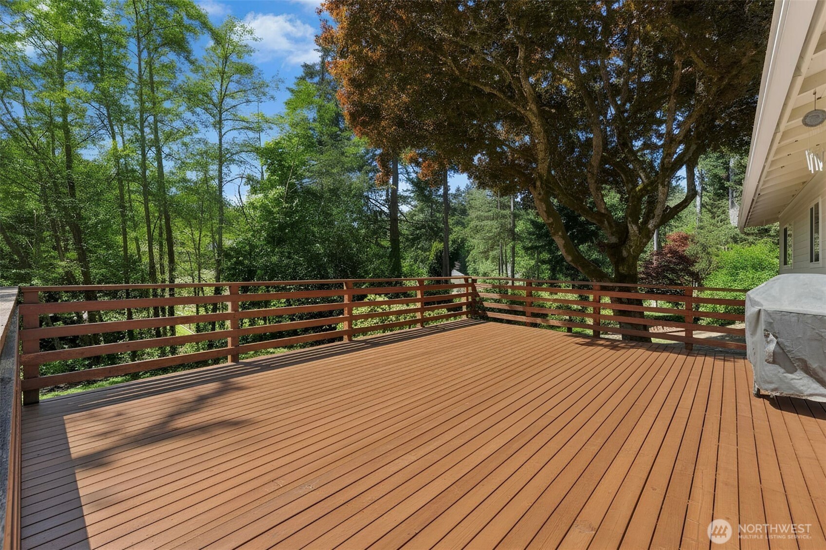711 Eagle Cliff Rd NE, Bainbridge Island, WA 98110