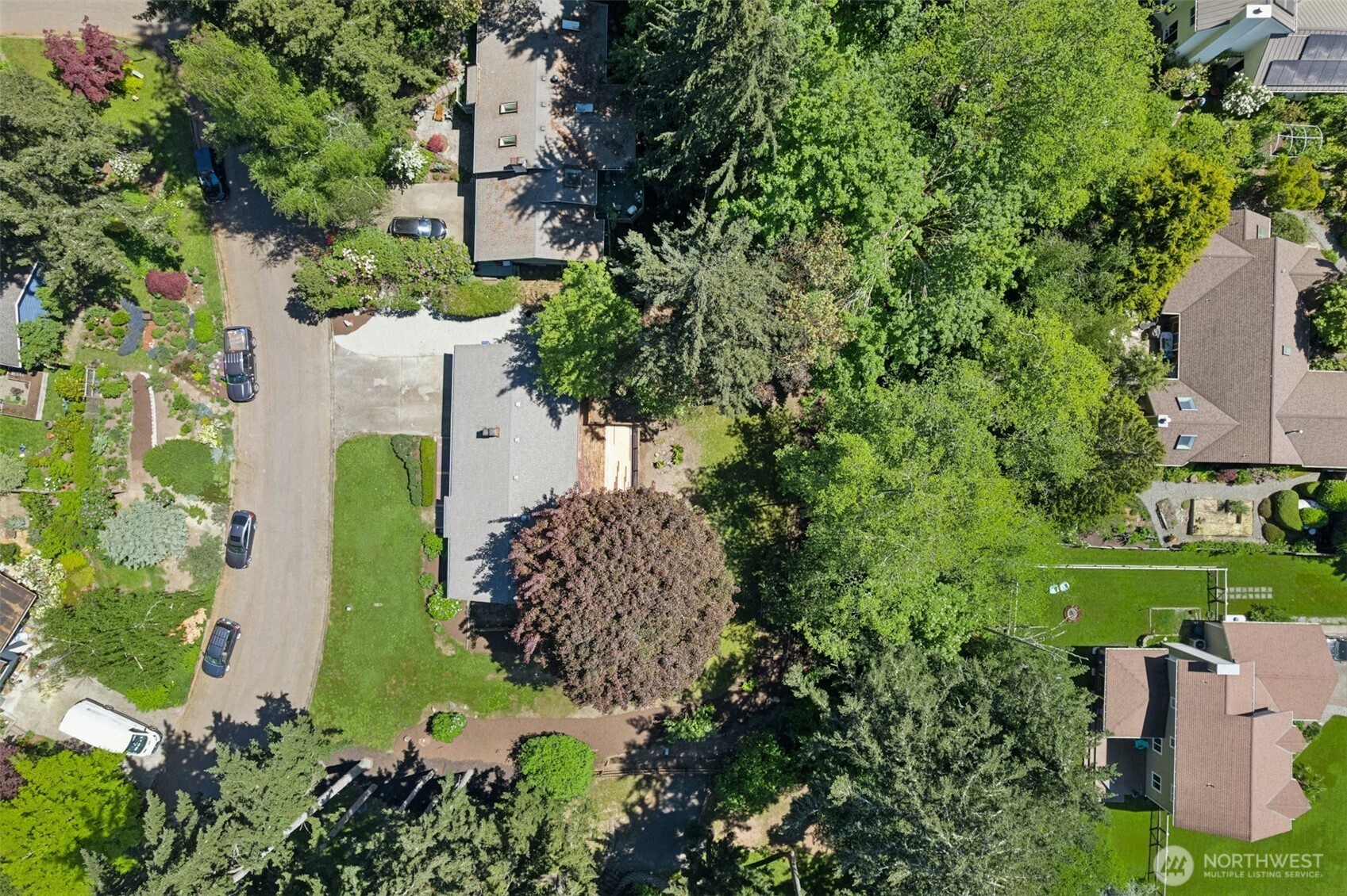711 Eagle Cliff Rd NE, Bainbridge Island, WA 98110