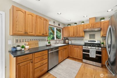 711 Eagle Cliff Rd NE, Bainbridge Island, WA 98110 - Photo 6