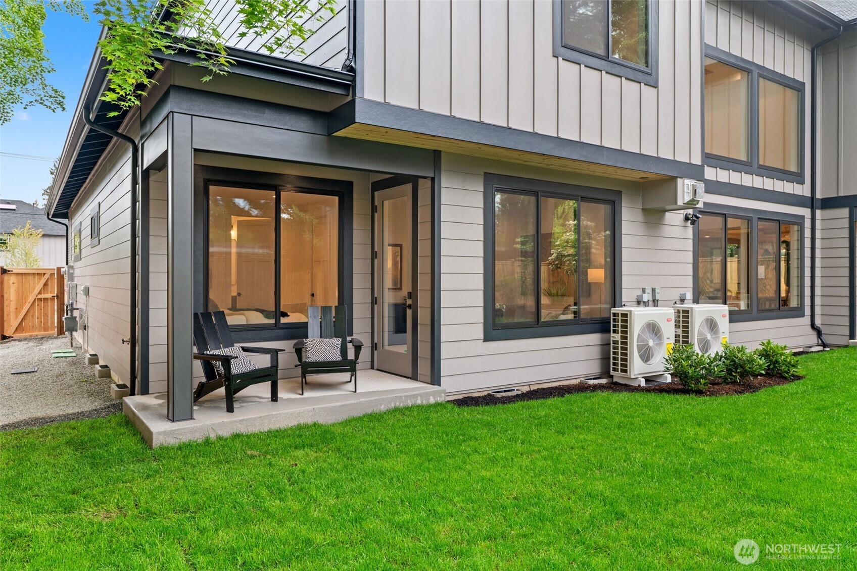 15327 SE 22nd Street , Bellevue, WA 98008