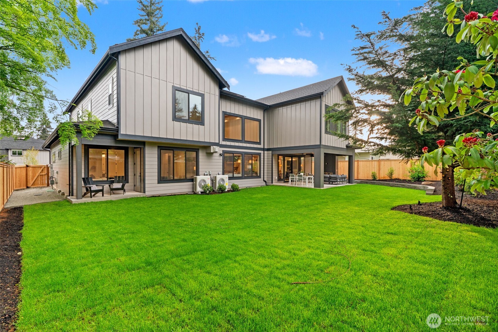 15327 SE 22nd Street , Bellevue, WA 98008