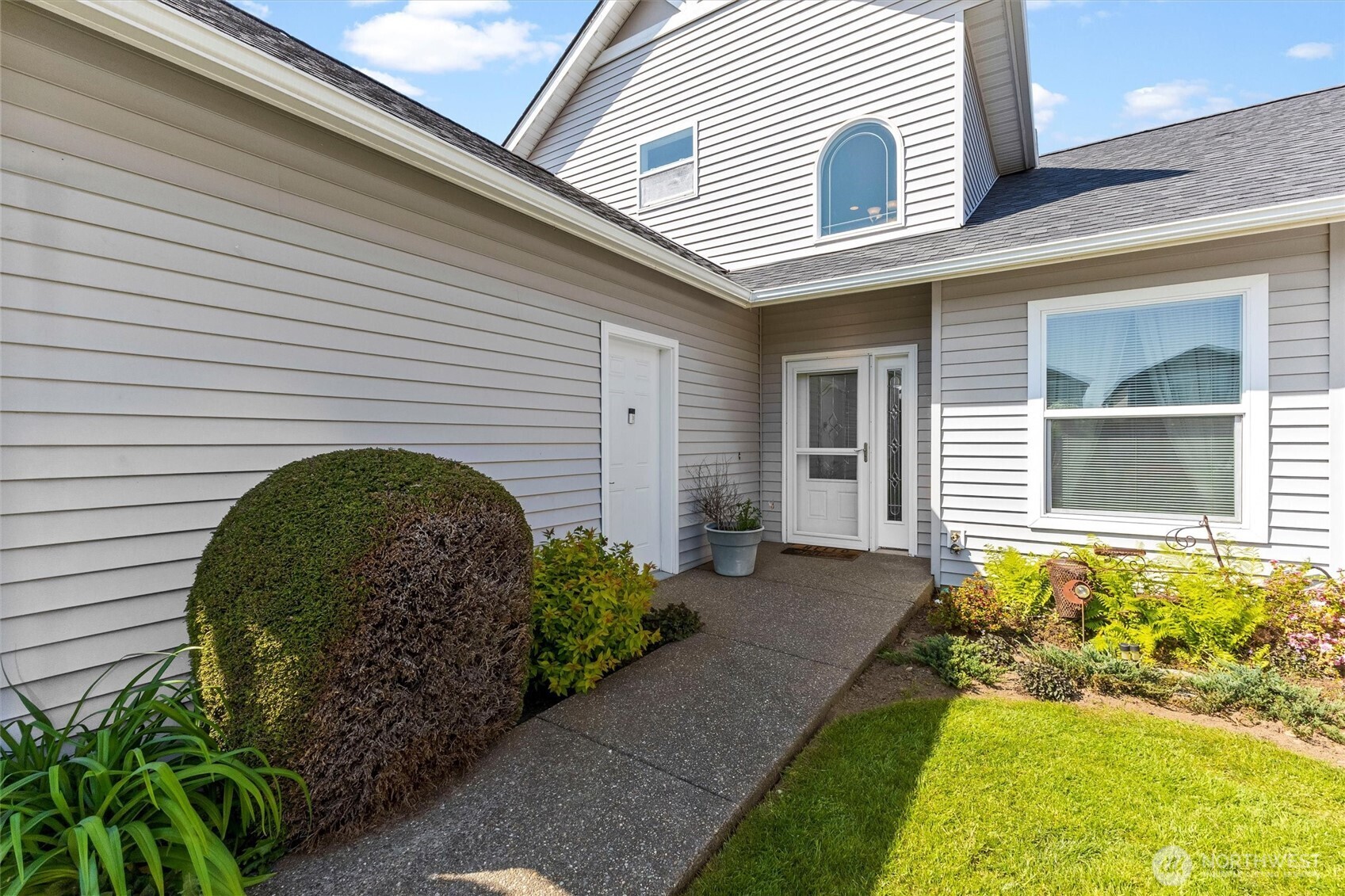 1149 Aaron Drive #B, Lynden, WA 98264