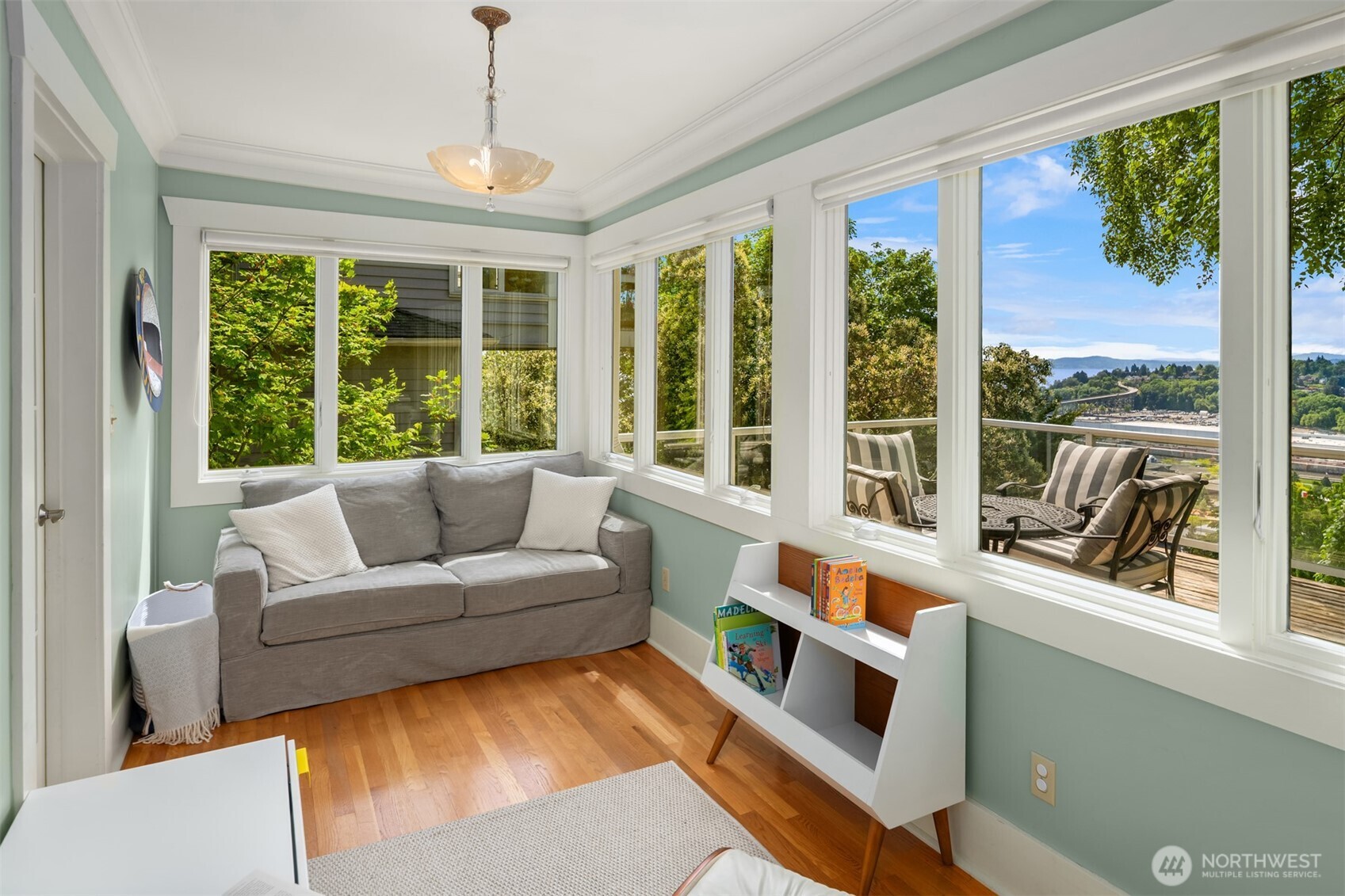 2403 11th Avenue W, Seattle, WA 98119-2501