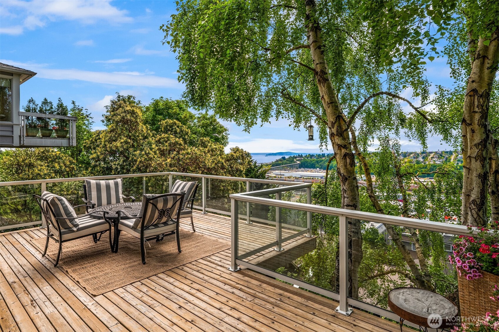 2403 11th Avenue W, Seattle, WA 98119-2501