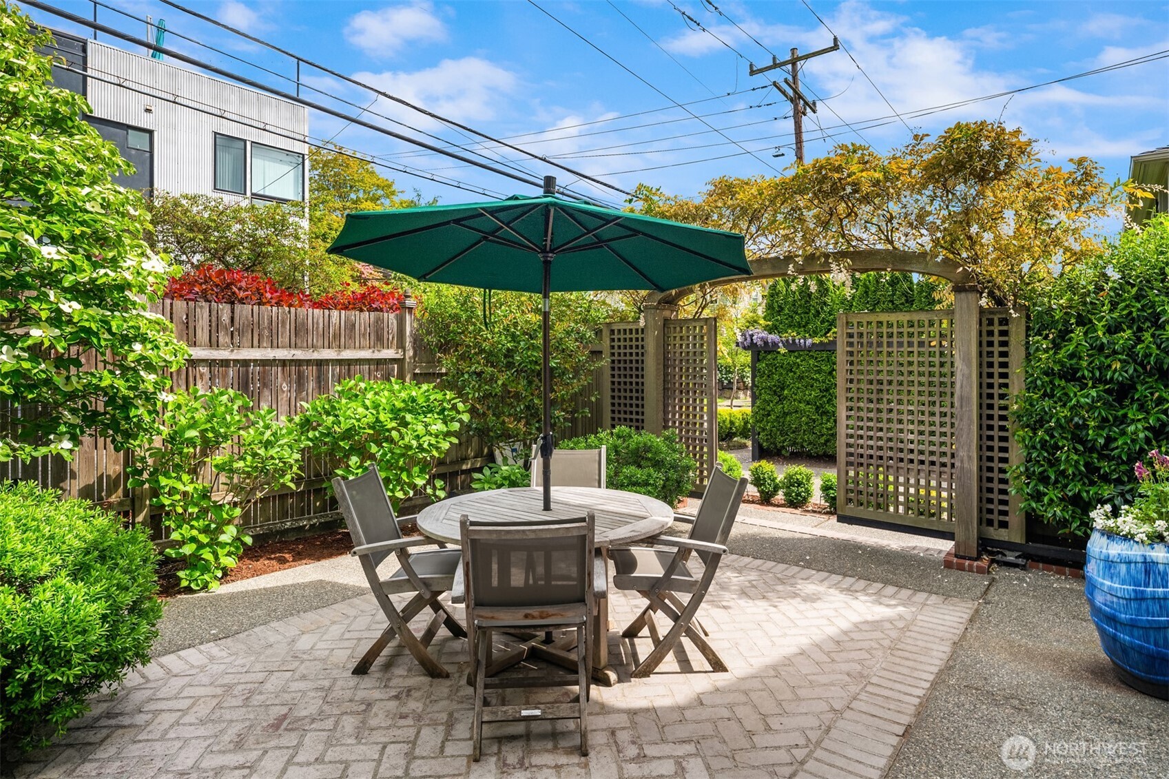 2403 11th Avenue W, Seattle, WA 98119-2501