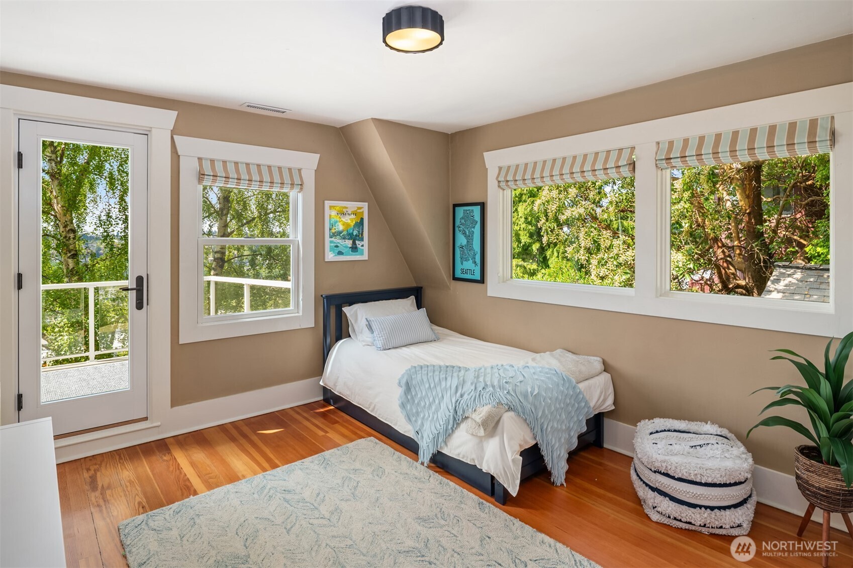 2403 11th Avenue W, Seattle, WA 98119-2501