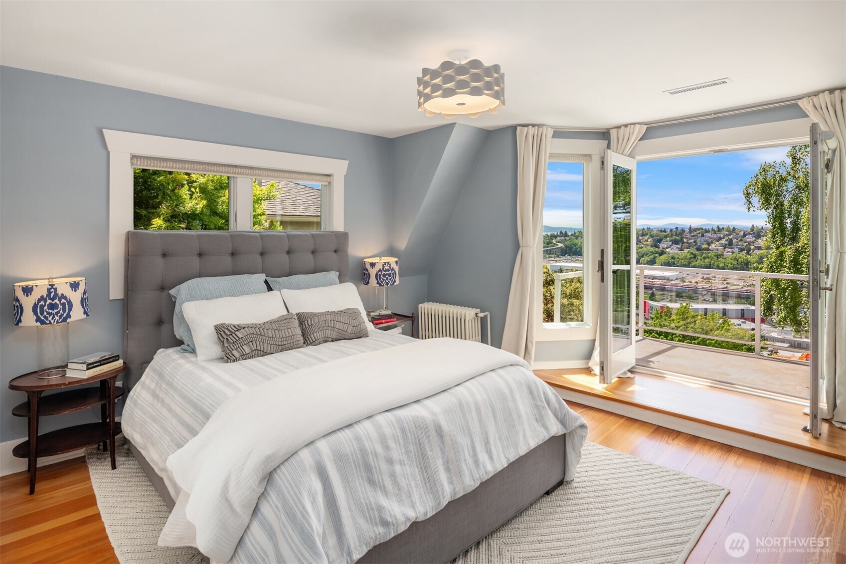 2403 11th Avenue W, Seattle, WA 98119-2501