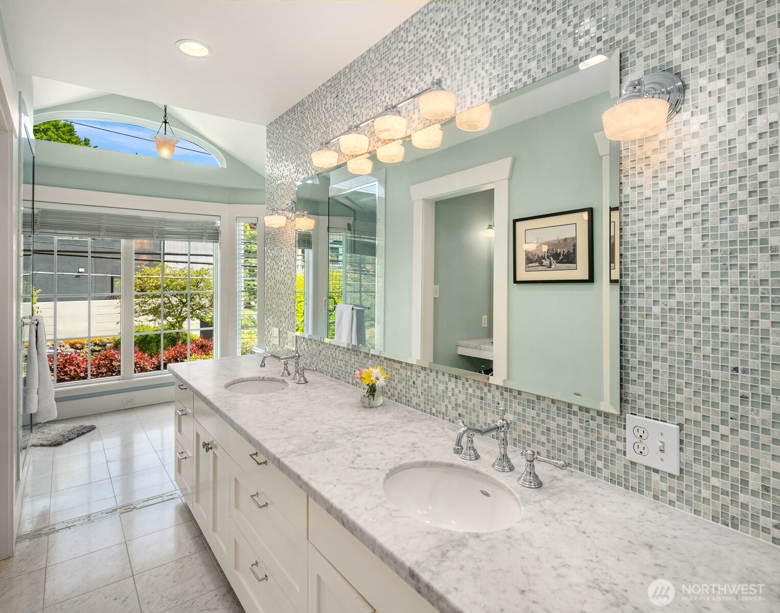 2403 11th Avenue W, Seattle, WA 98119-2501
