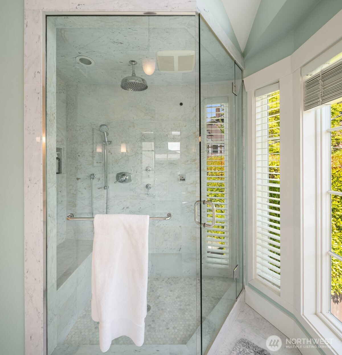 2403 11th Avenue W, Seattle, WA 98119-2501