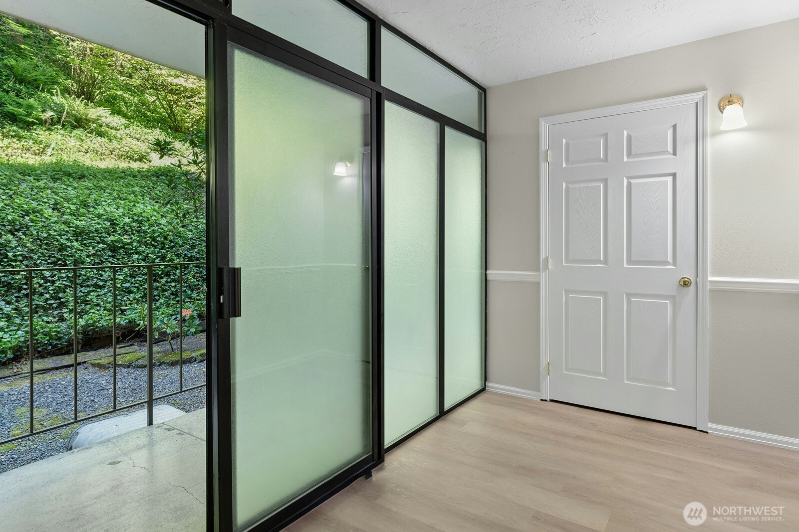 1221 Harbor Avenue SW #105, Seattle, WA 98116-1745