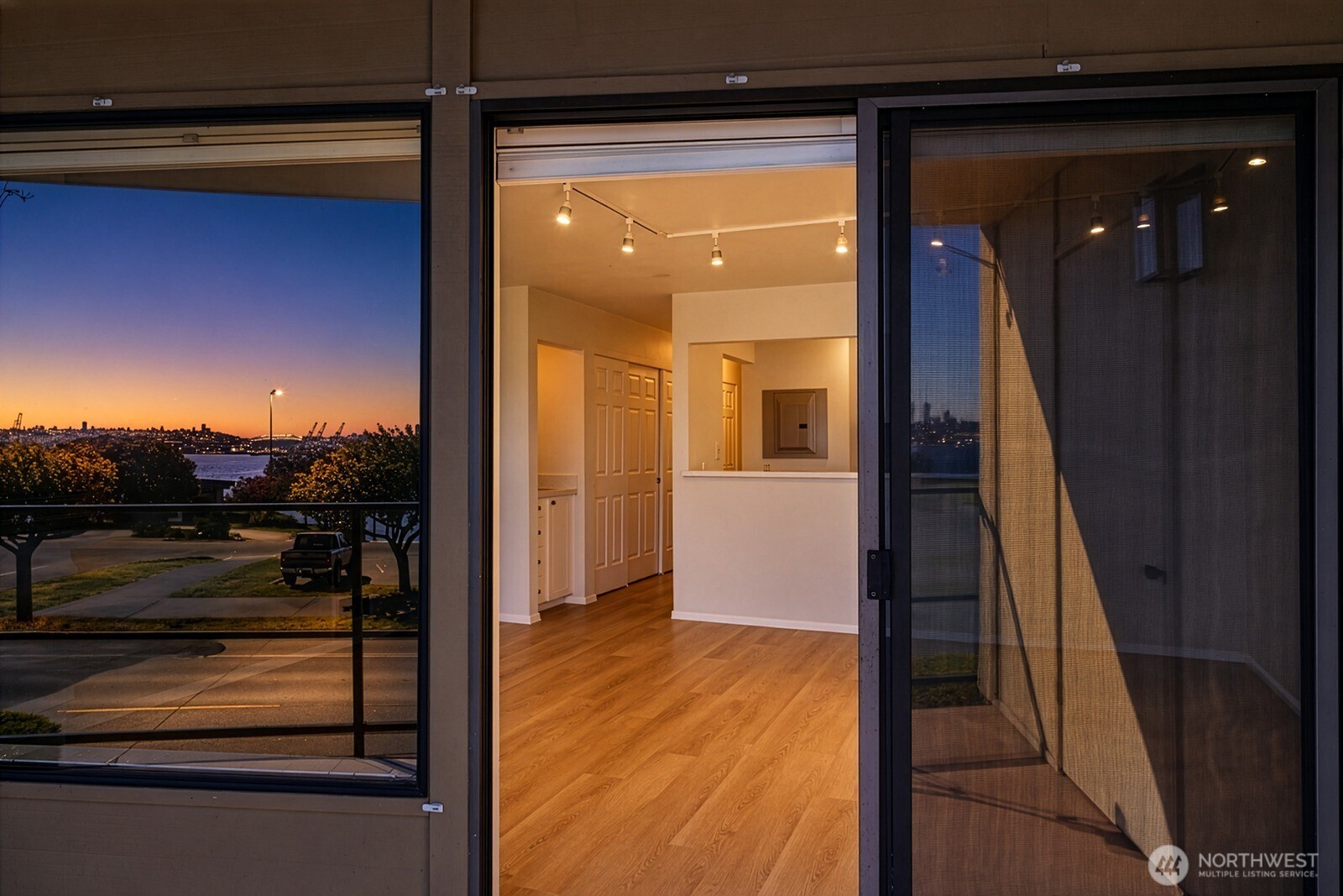 1221 Harbor Avenue SW #105, Seattle, WA 98116-1745