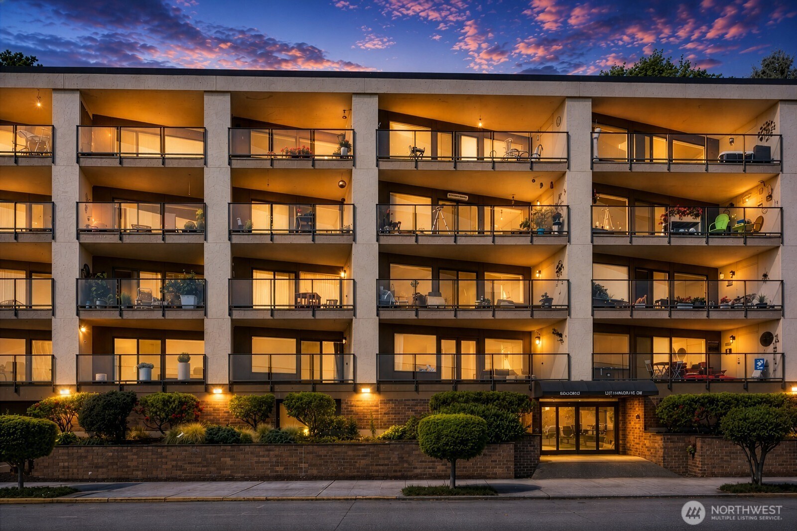 1221 Harbor Avenue SW #105, Seattle, WA 98116-1745