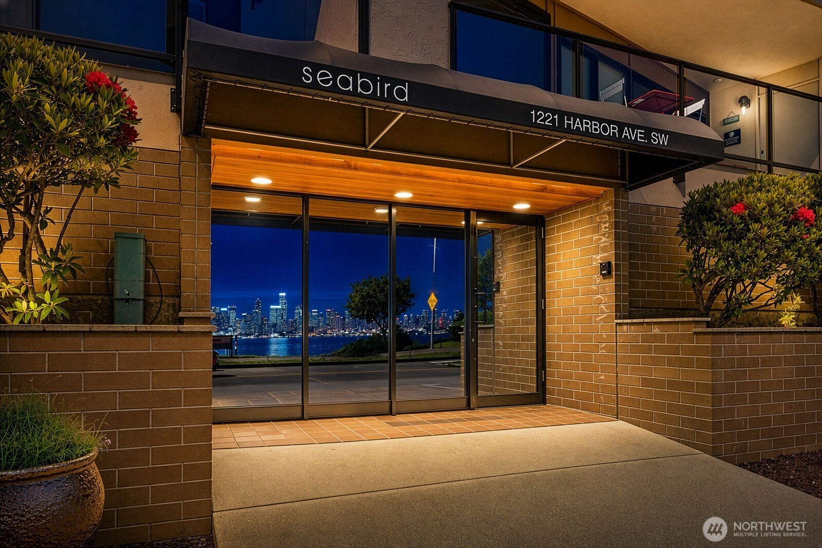 1221 Harbor Avenue SW #105, Seattle, WA 98116-1745