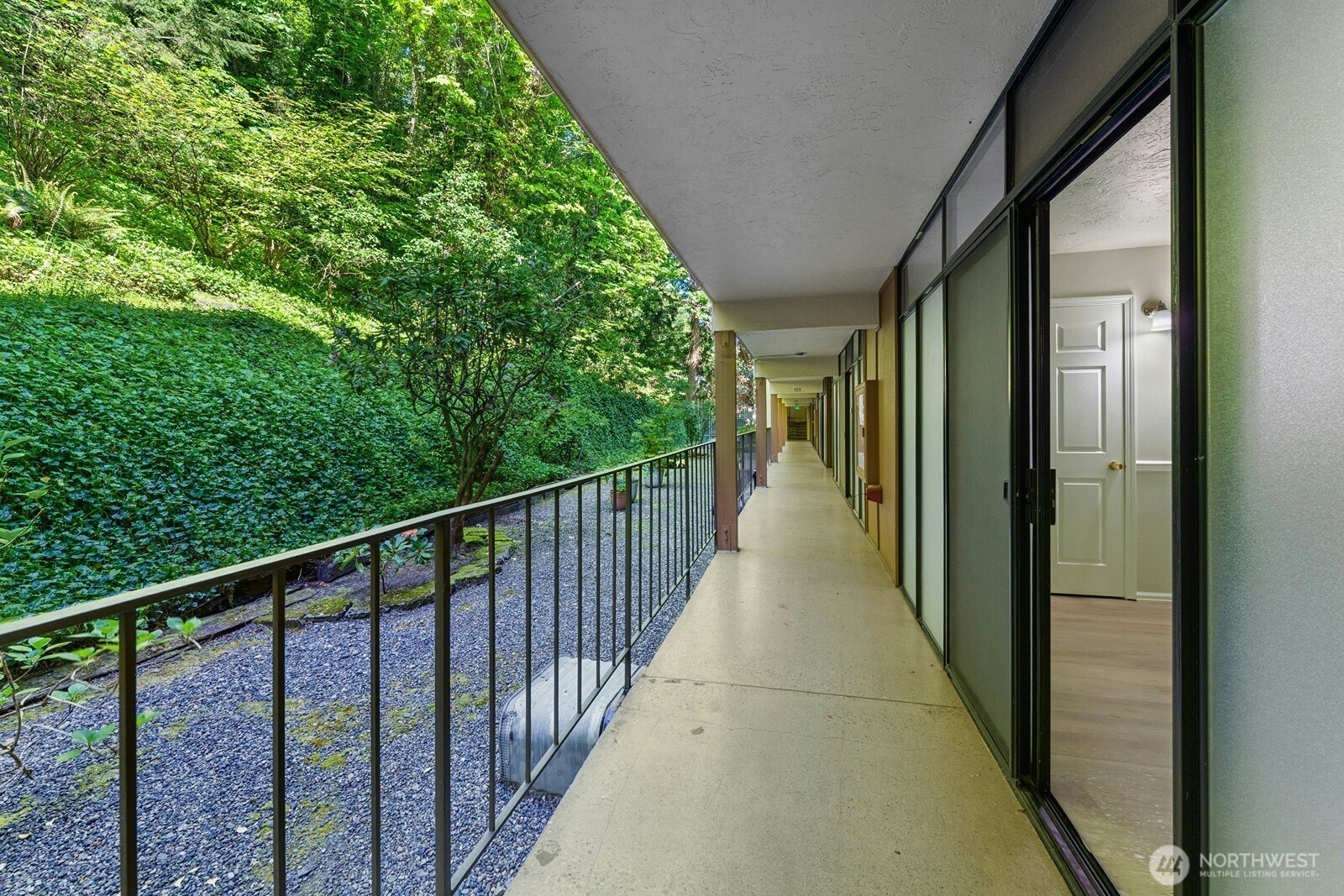 1221 Harbor Avenue SW #105, Seattle, WA 98116-1745
