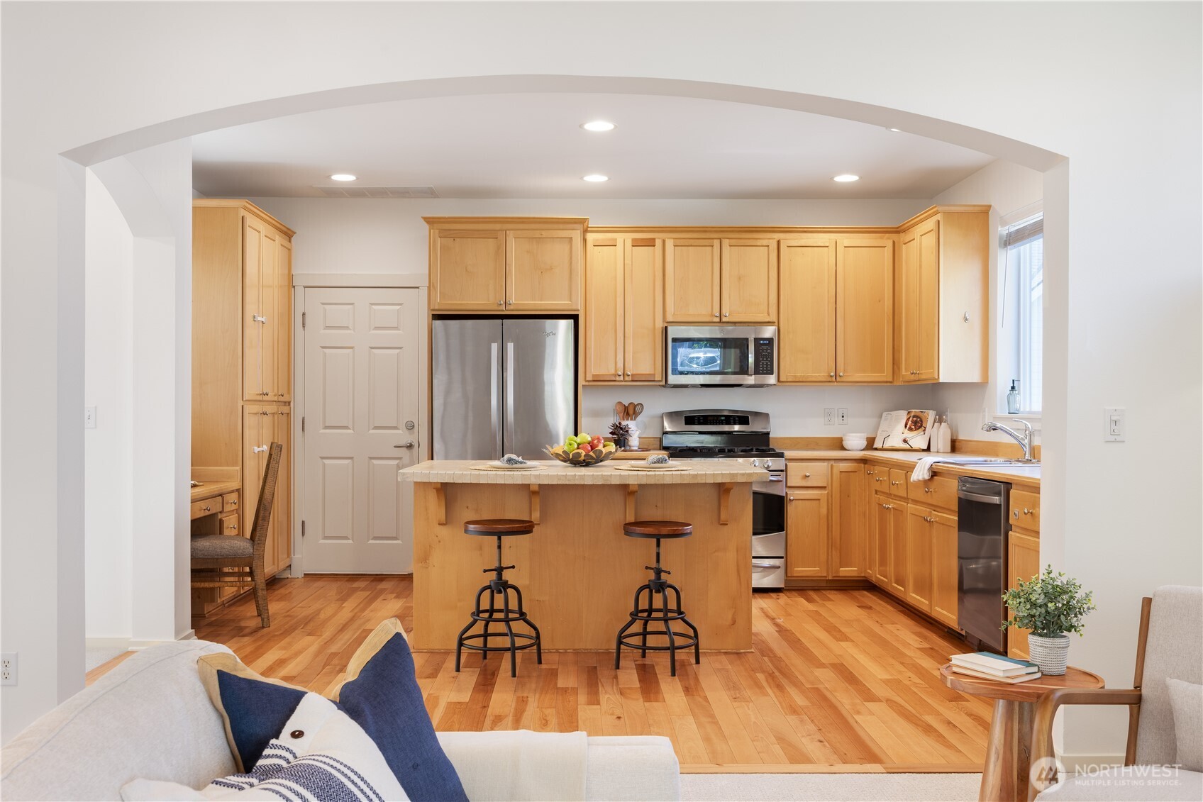 2055 Larchmount Drive NE, Issaquah, WA 98029