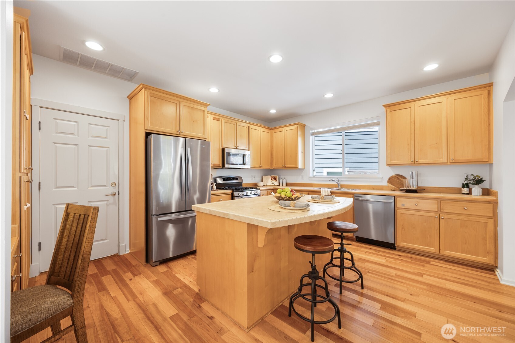 2055 Larchmount Drive NE, Issaquah, WA 98029