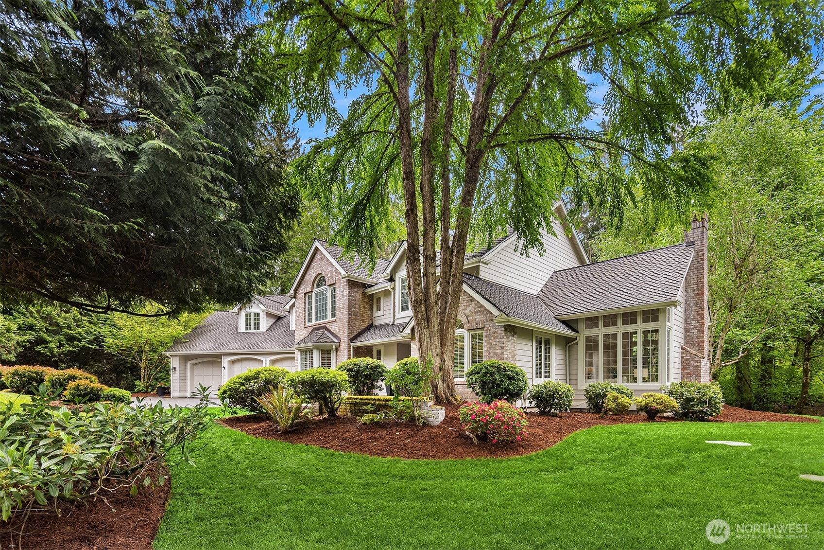 14214 216th Avenue NE, Woodinville, WA 98077