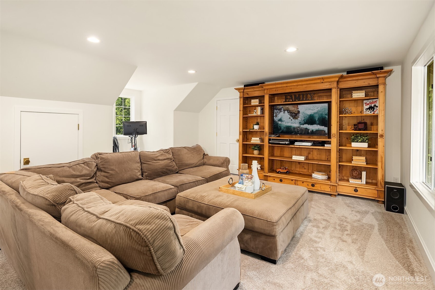 14214 216th Avenue NE, Woodinville, WA 98077