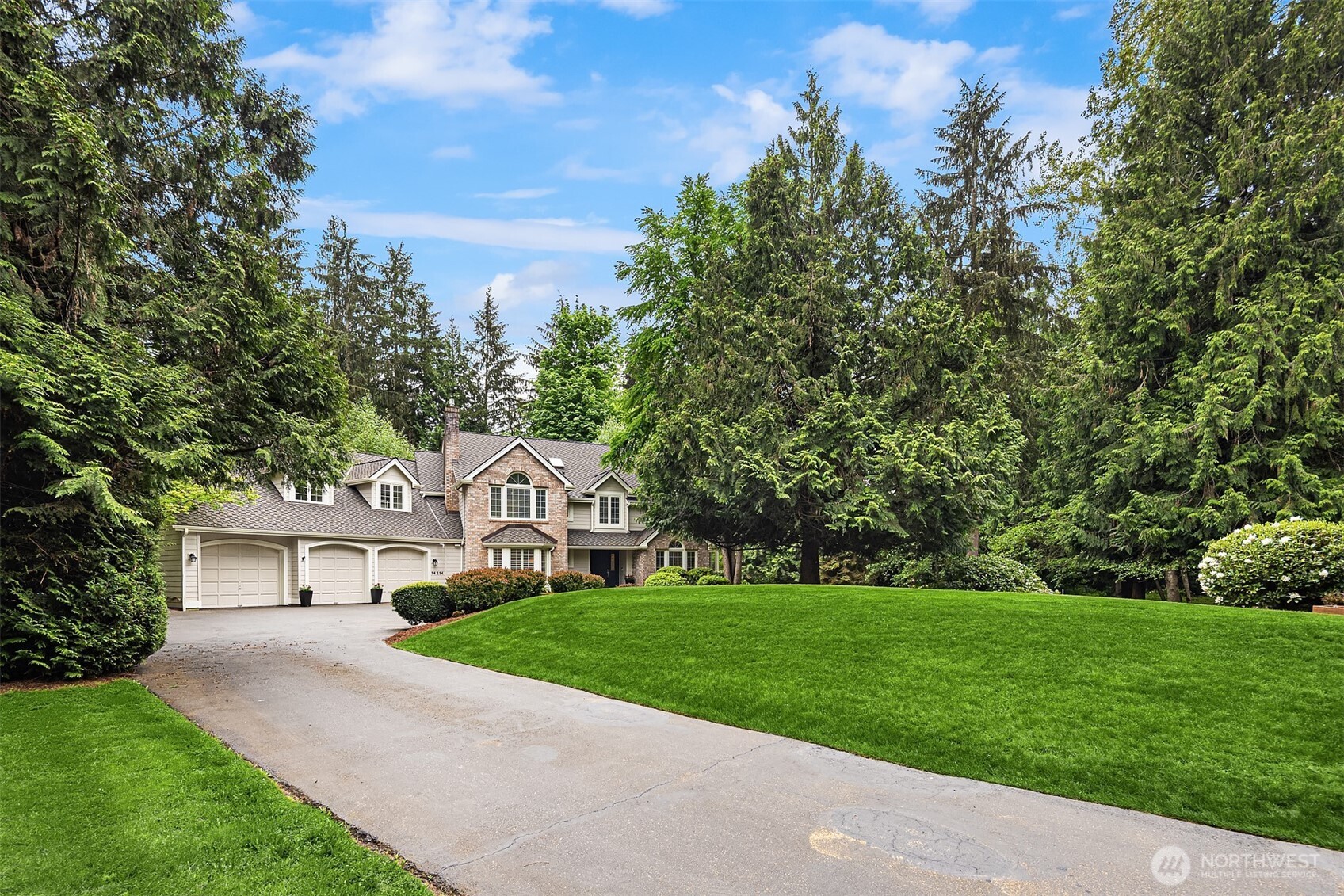 14214 216th Avenue NE, Woodinville, WA 98077