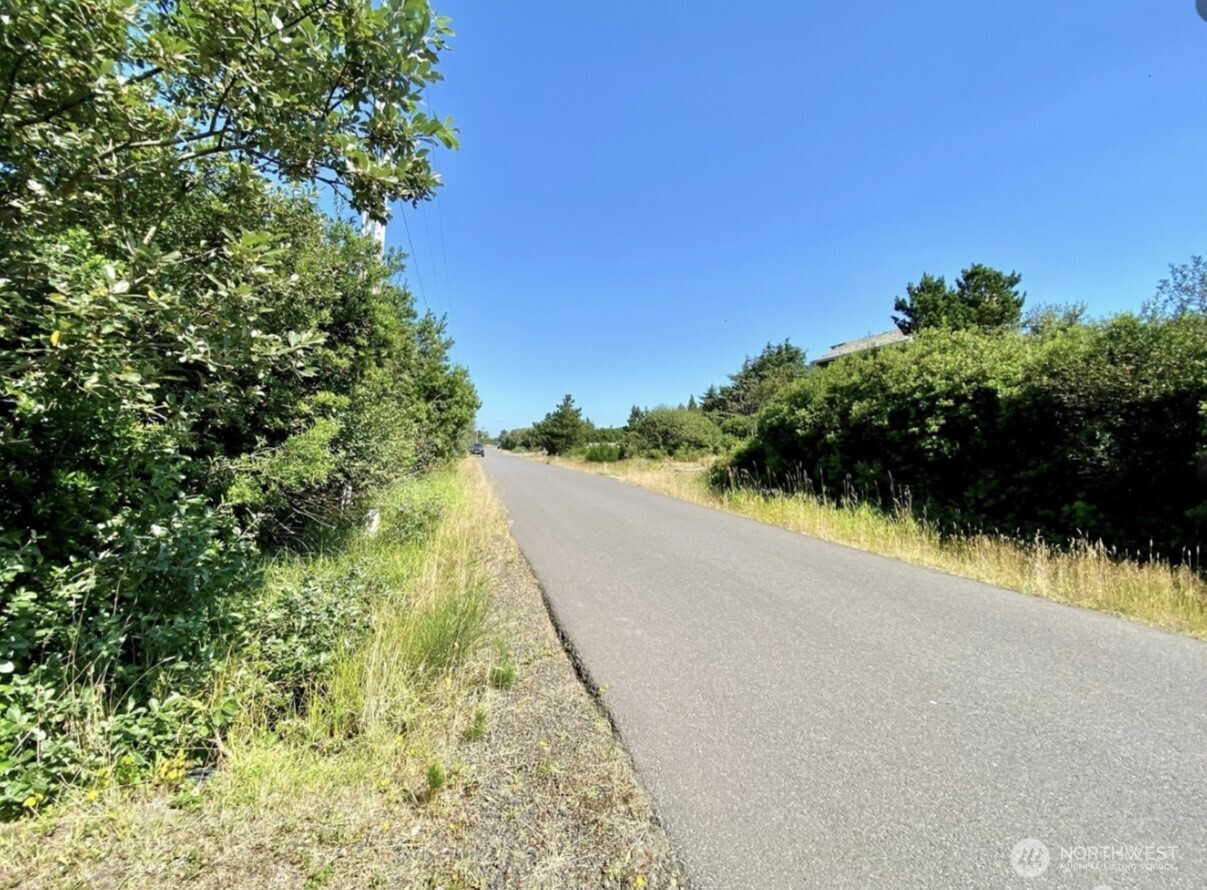 525 Sand Dune Avenue SW, Ocean Shores, WA 98569