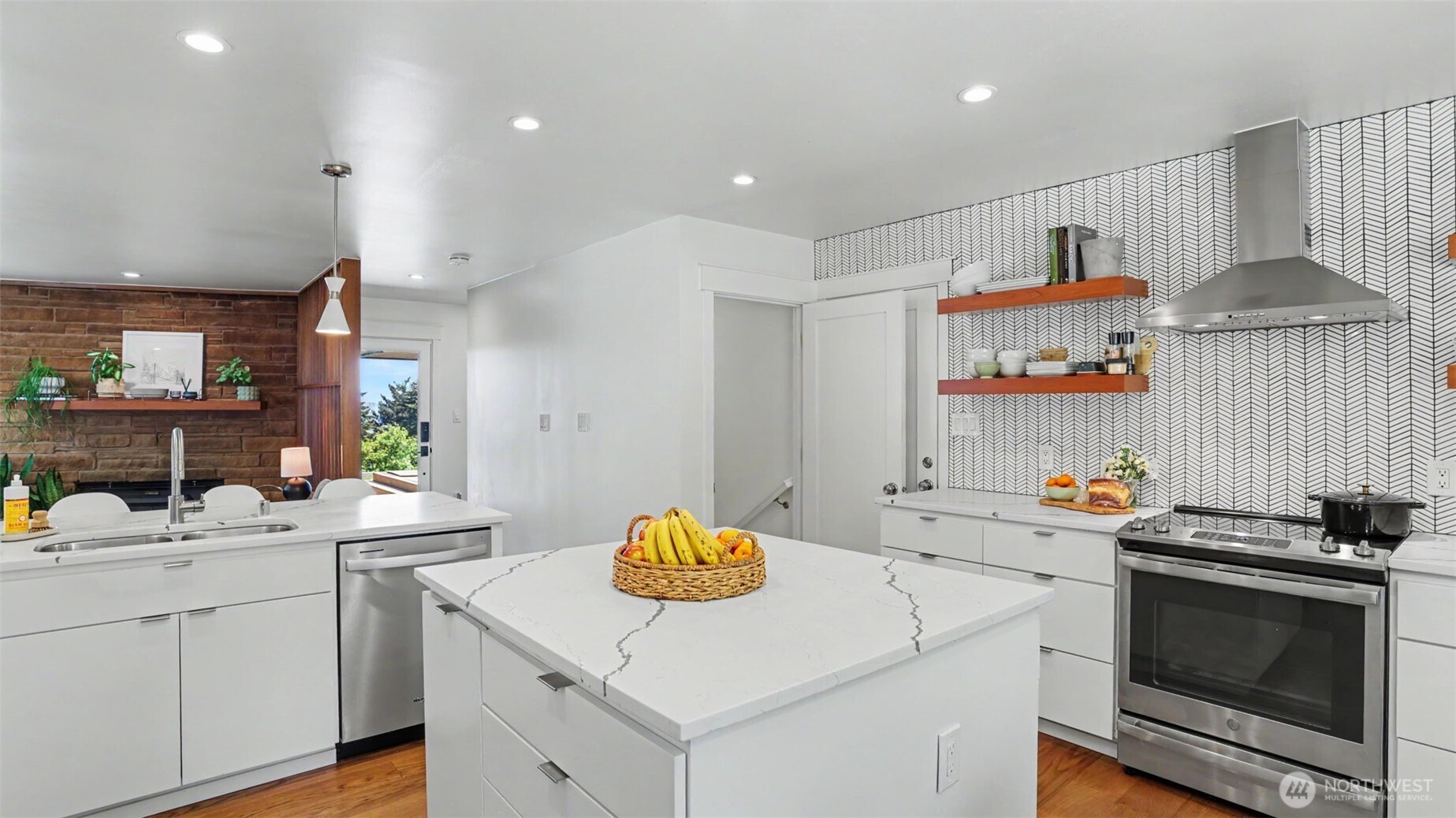 22010 34th Avenue S, SeaTac, WA 98198