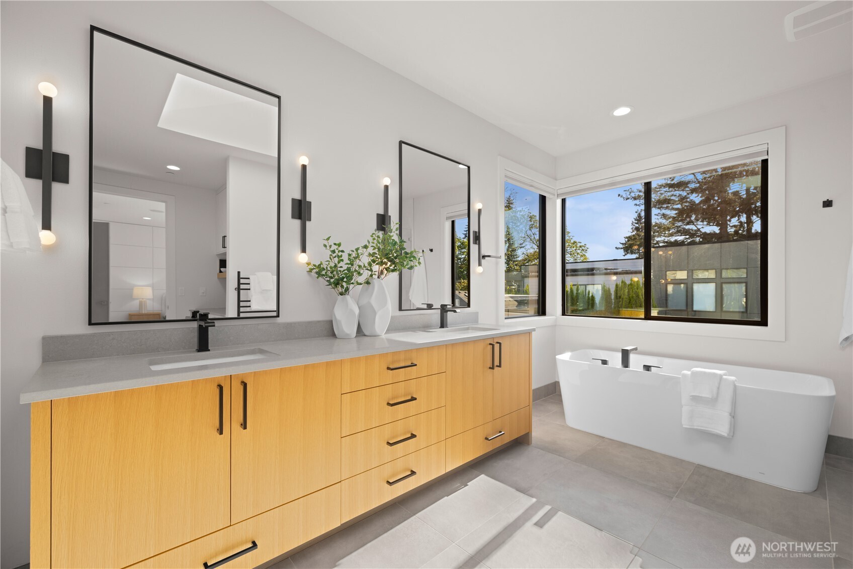 5225 114th Ave NE , Kirkland, WA 98033