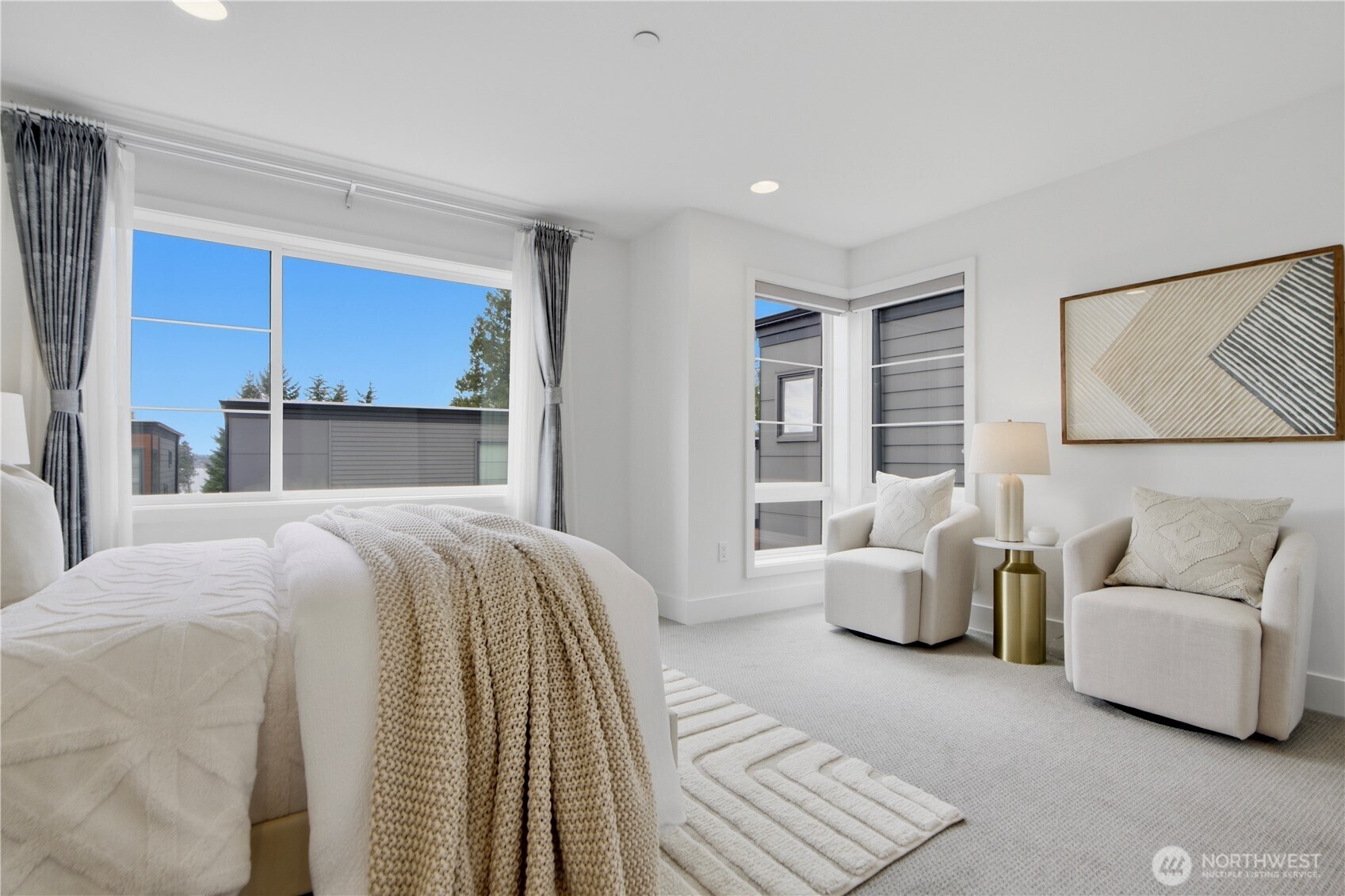732 4th Court S #A, Kirkland, WA 98033