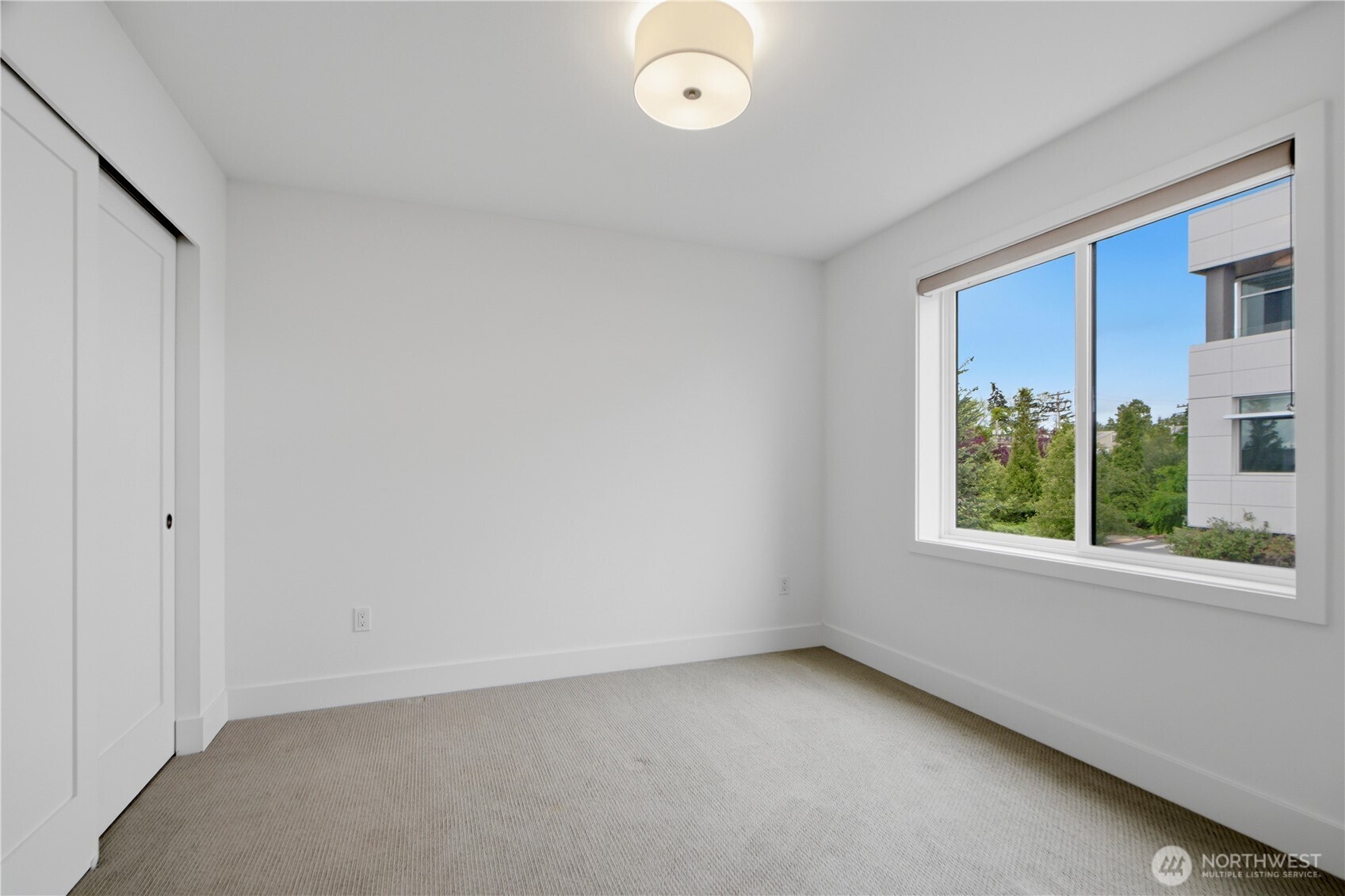 732 4th Court S #A, Kirkland, WA 98033