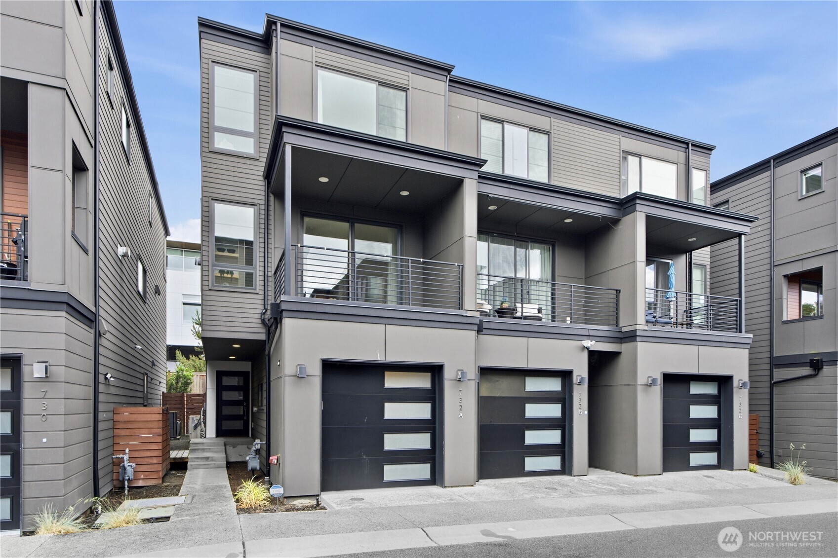 732 4th Court S #A, Kirkland, WA 98033