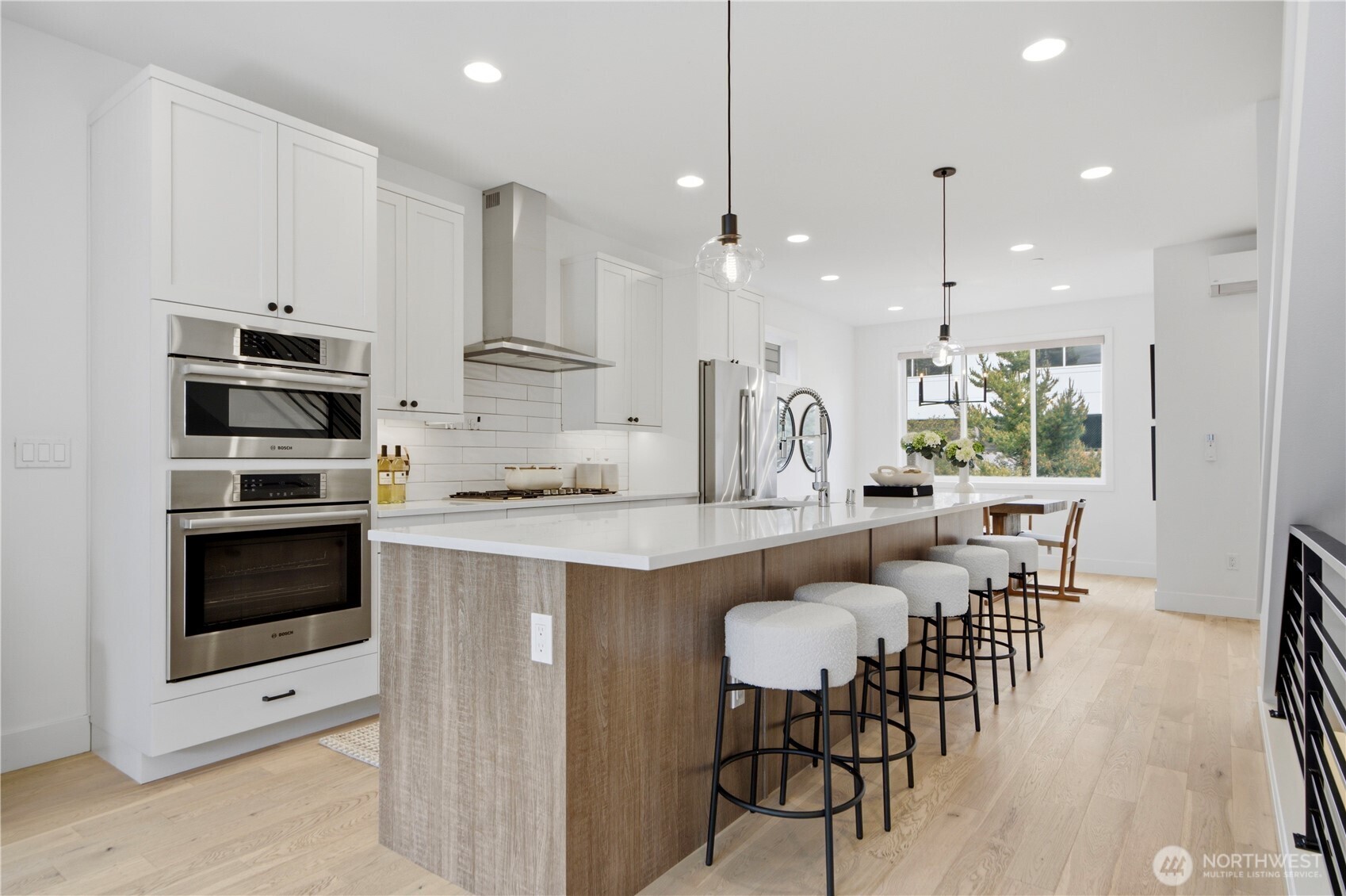 732 4th Court S #A, Kirkland, WA 98033