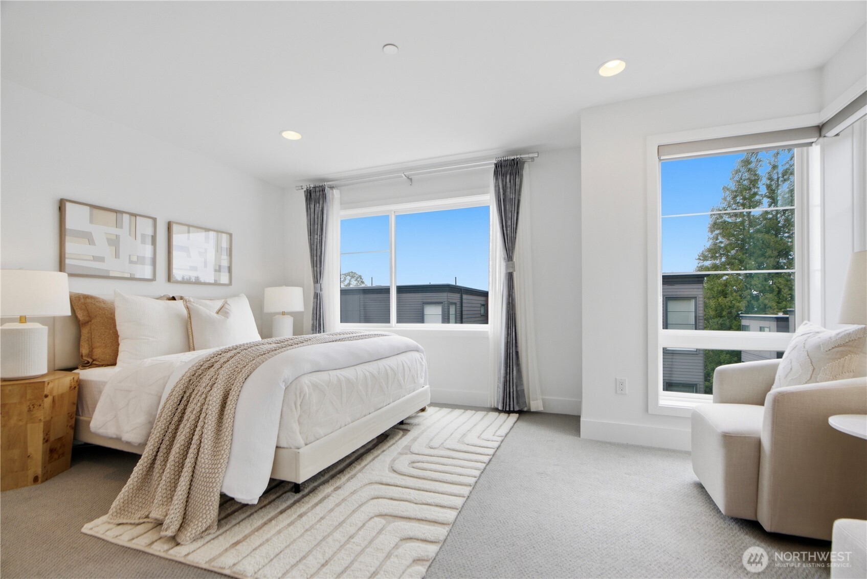 732 4th Court S #A, Kirkland, WA 98033