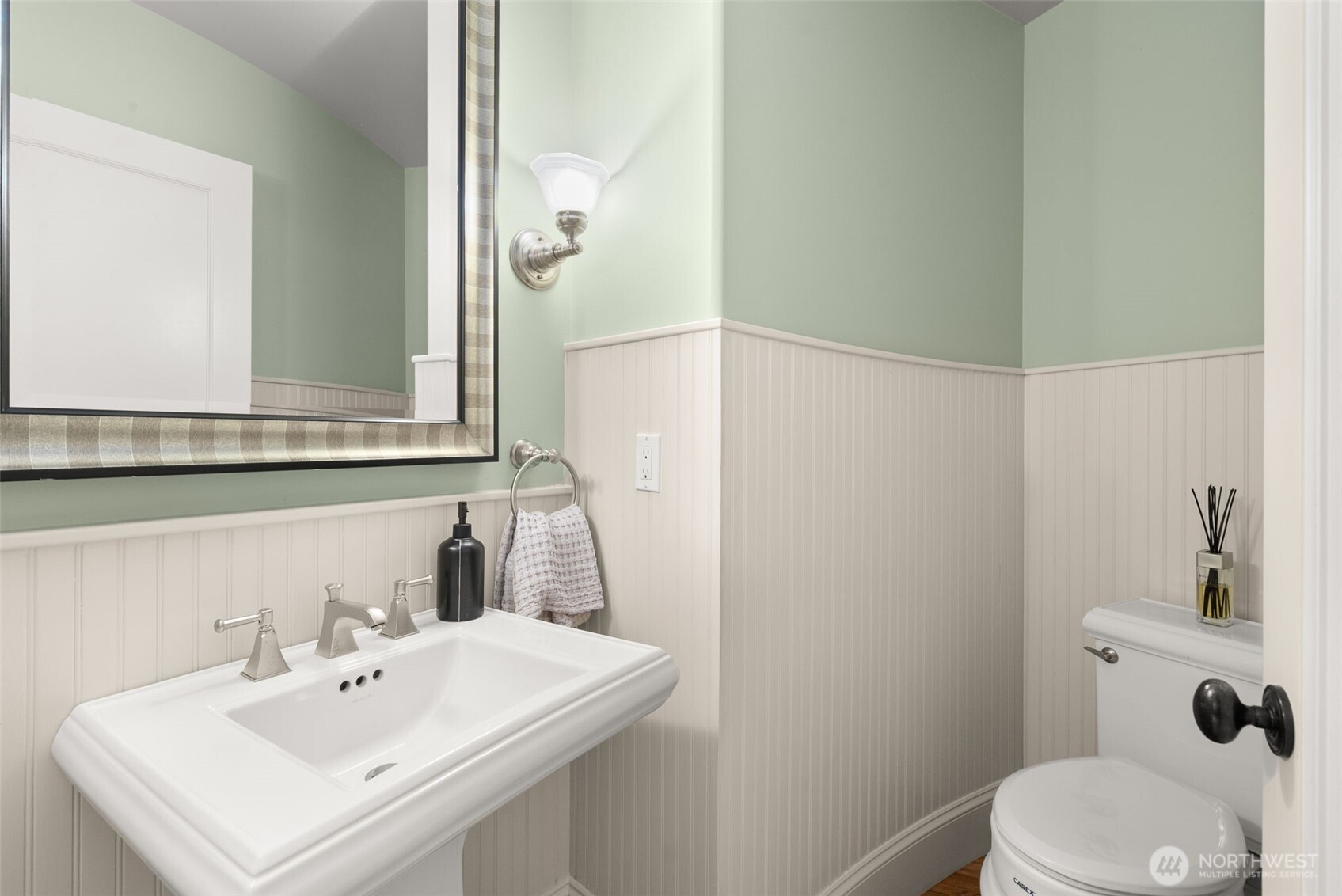 15889 25th Avenue SW, Burien, WA 98166-2605