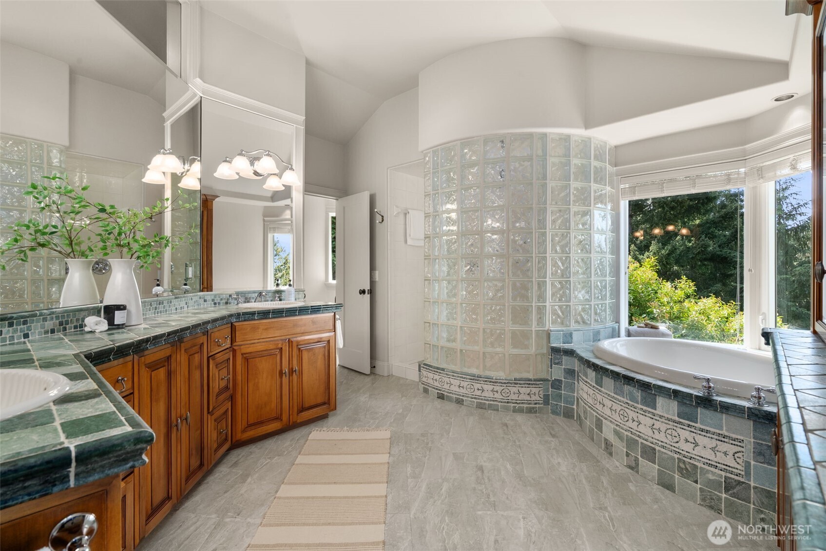 15889 25th Avenue SW, Burien, WA 98166-2605