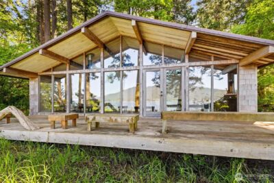 48 Eliza Island , Bellingham, WA 98226