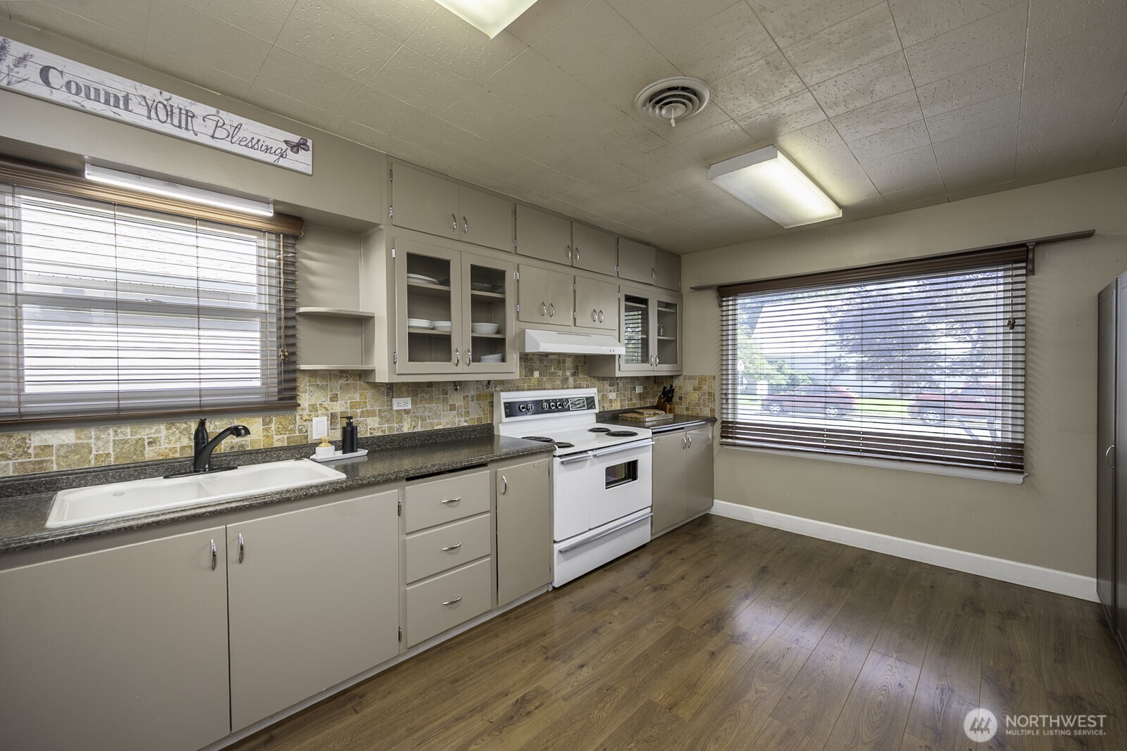1017 SW C Street , Ephrata, WA 98823