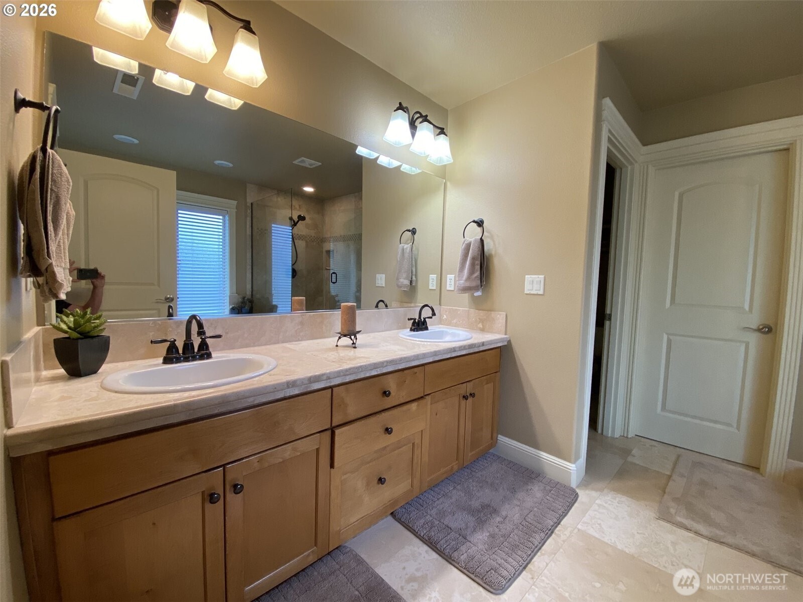 545 E 18 Street , La Center, WA 98629