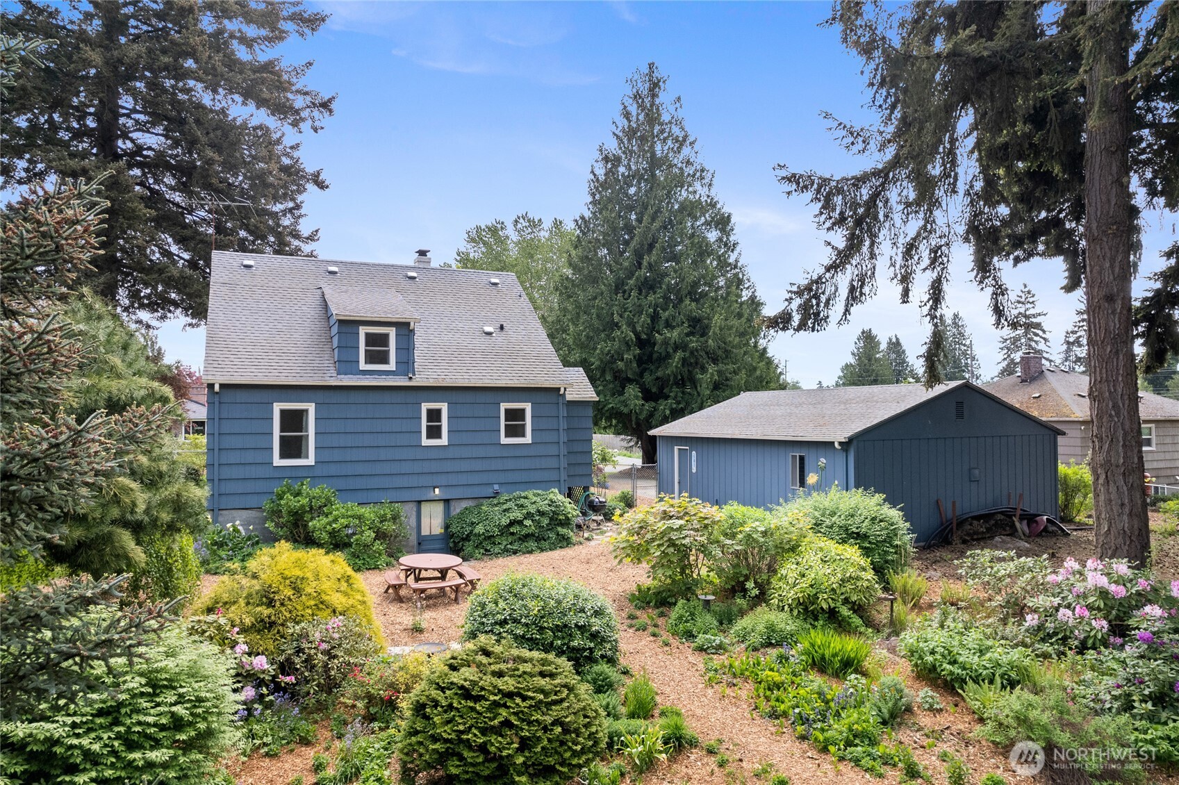 9726 F Street E, Tacoma, WA 98445