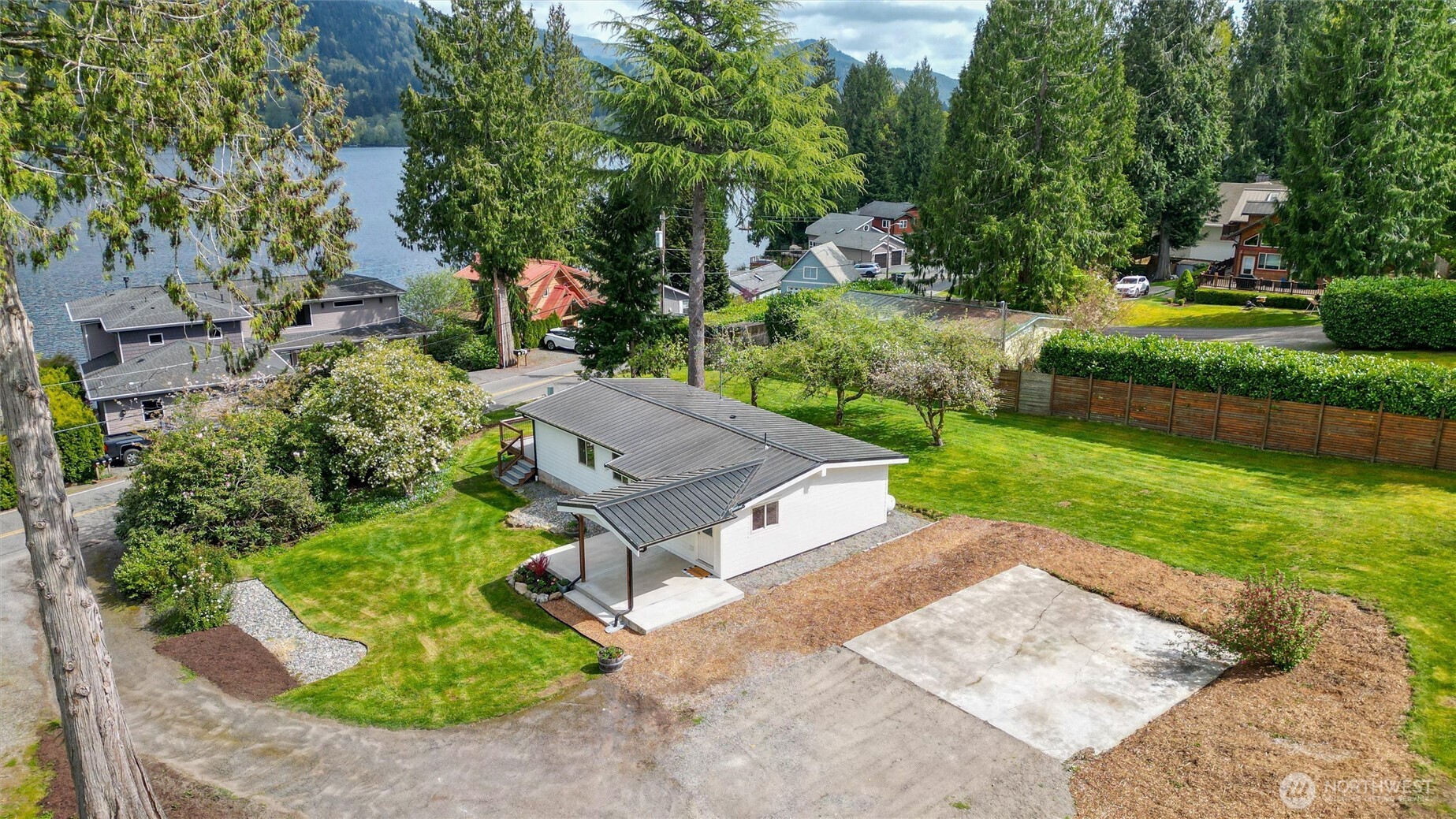 477 W Lake Samish Drive , Bellingham, WA 98229