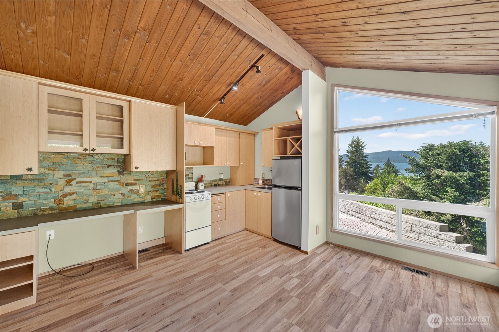 418 Briar Road , Bellingham, WA 98225